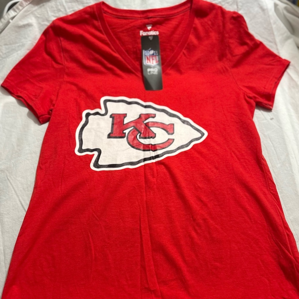 Kansas City Chiefs Red V-Neck Tee Travis Kelce #tayswedding #taylorandtravis